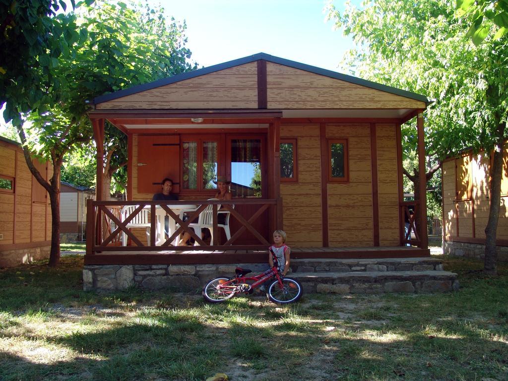 Bungalows Pena Montanesa Aínsa Стая снимка