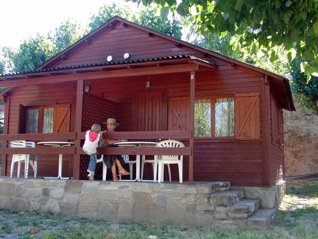 Bungalows Pena Montanesa Aínsa Стая снимка